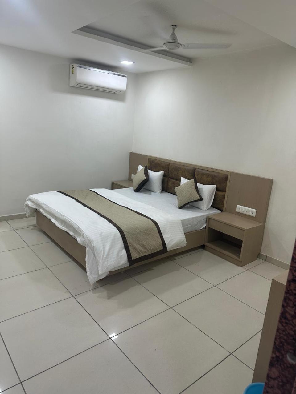 אחמדאבאד Hotel Nest View מראה חיצוני תמונה