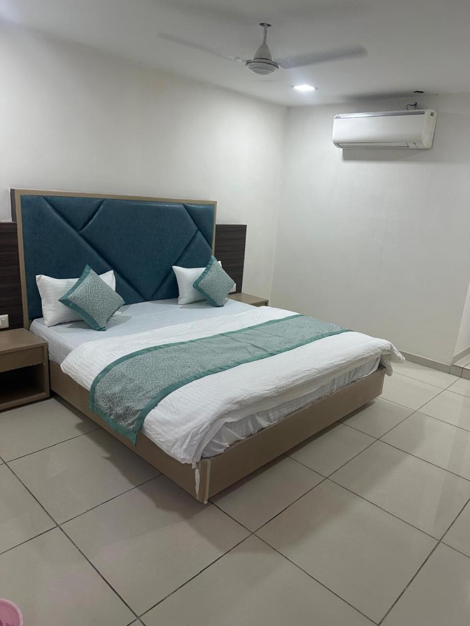 אחמדאבאד Hotel Nest View מראה חיצוני תמונה