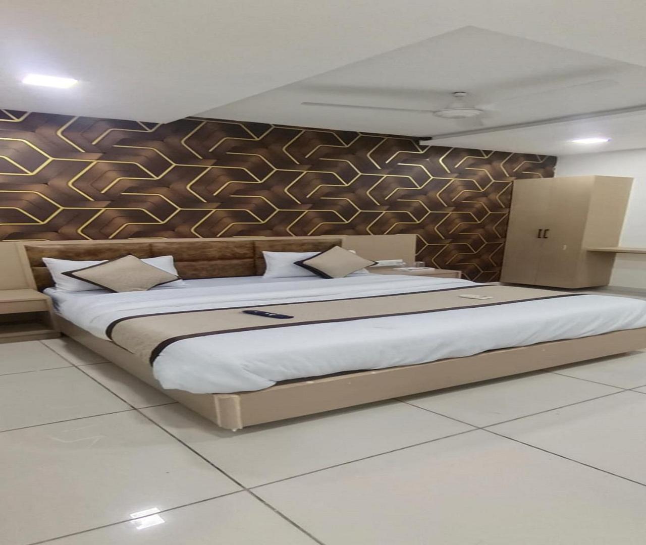 אחמדאבאד Hotel Nest View מראה חיצוני תמונה