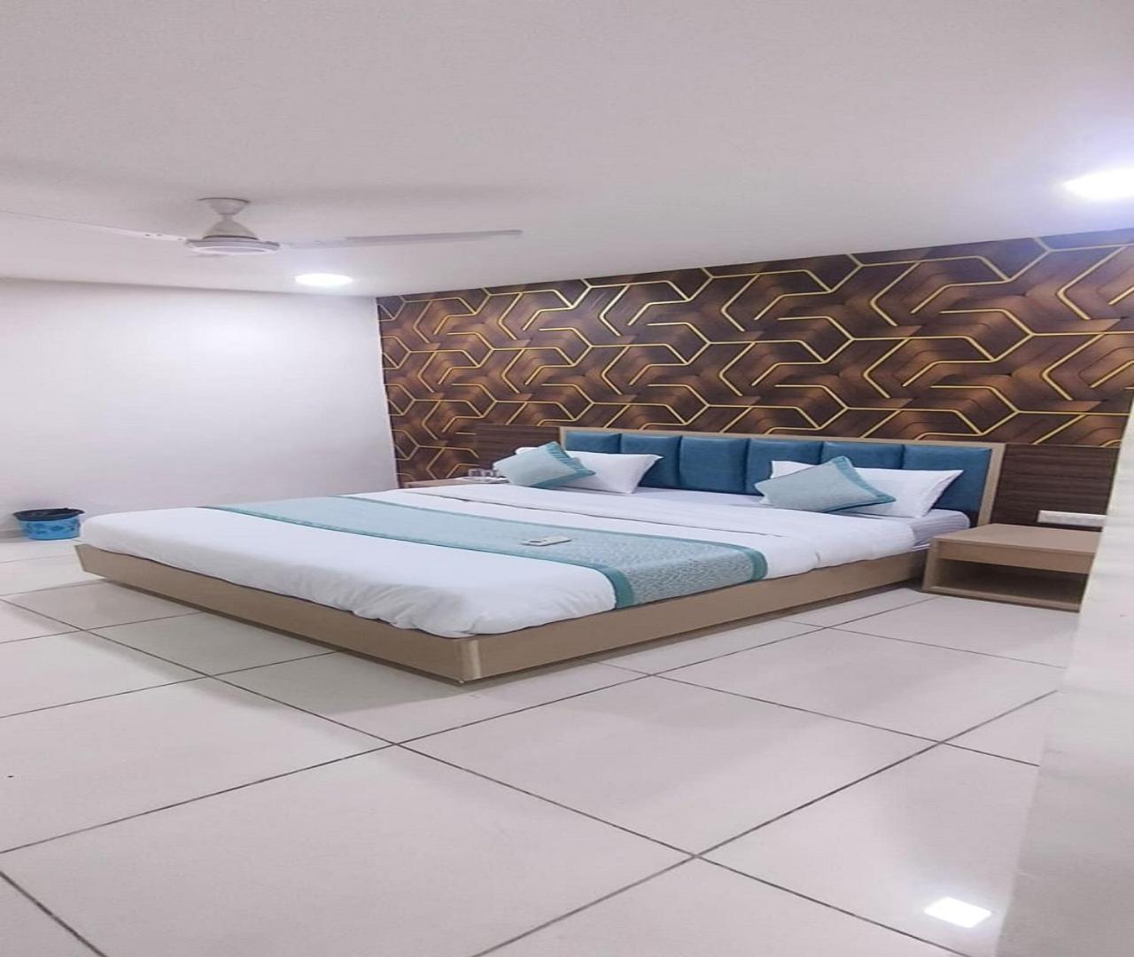 אחמדאבאד Hotel Nest View מראה חיצוני תמונה