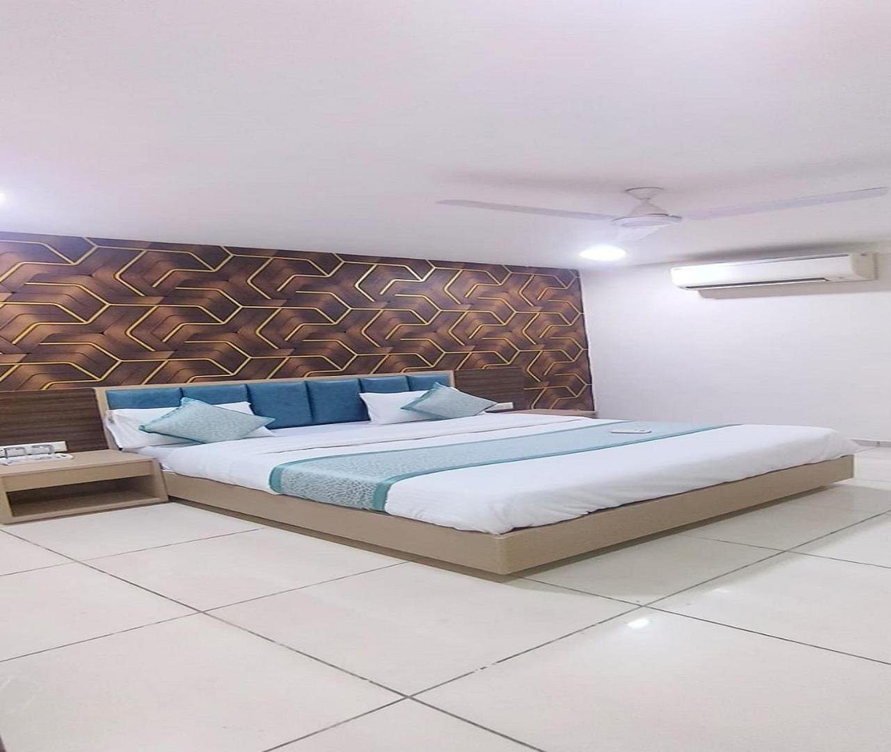 אחמדאבאד Hotel Nest View מראה חיצוני תמונה