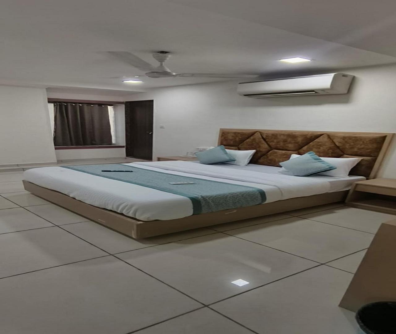 אחמדאבאד Hotel Nest View מראה חיצוני תמונה